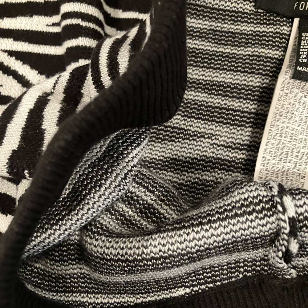 3/$18 Black white zebra striped pattern knit sweater leggings pants - Picture 6 of 6